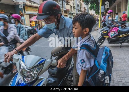 Trafic de pointe très chargé au Vietnam. Ho Chi Minh, Vietnam - 19 mars 2020 Banque D'Images