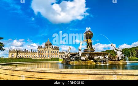 Fontaine de l'Atlas au château Howard près de York, Angleterre Banque D'Images