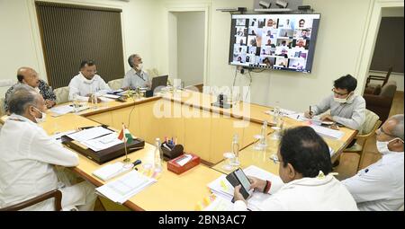 Jaipur, Inde. 09e mai 2020. CM Ashok Gehlot interagit avec le Rajasthanis non résident de cinquante nations à travers le monde par la vidéo conférence dans COVID-19 verrouillage à Jaipur. Les migrants louent les efforts du gouvernement de l'État, offrent une aide pour l'emploi, l'éducation et le développement des villages. (Photo de Sumit Saraswat/Pacific Press) crédit: Pacific Press Agency/Alay Live News Banque D'Images