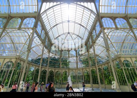 Intérieur du Palacio de Cristal (Palais de verre) dans le parc Buen Retiro à Madrid, Espagne Banque D'Images