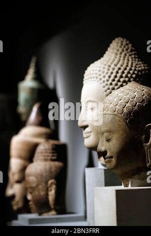 Bouddha, la légende dorée, au musée Guimet. Bouddha. Grès. Cambodge. Paris. France. Banque D'Images