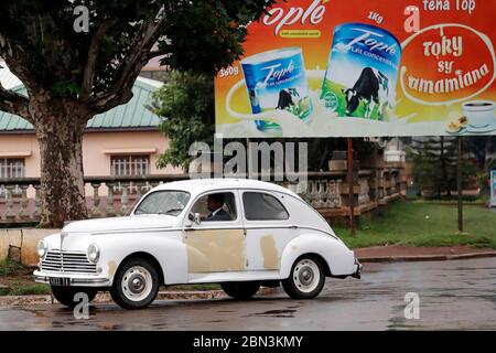 Vieille voiture. Peugeot 203. Antsirabe. Madagascar. Banque D'Images