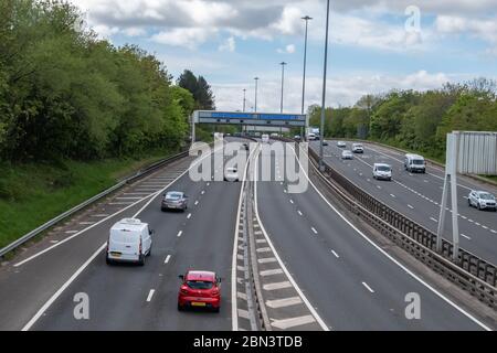 Glasgow, Écosse, Royaume-Uni. 12 mai 2020. Feu sur l'autoroute M8. Credit: SKULLY/Alay Live News Banque D'Images