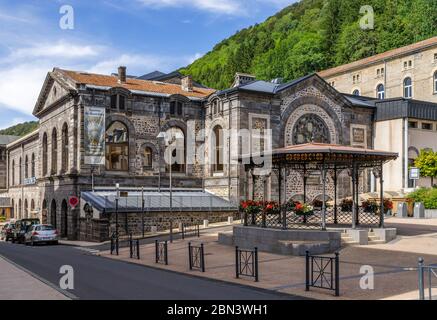 France, Puy de Dôme, Parc naturel régional Volcans d'Auvergne, Mont Dore, Bâtiment thermique // France, Puy-de-Dôme (63), Parc naturel régional des volc Banque D'Images