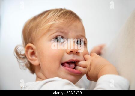 belle tête de bébé fille Banque D'Images