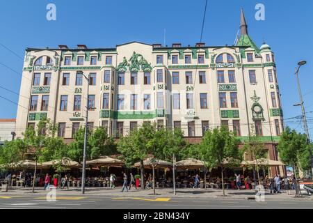 BELGRADE, SERBIE - 8 MAI 2018 : l'extérieur de l'hôtel Moskva à Belgrade. On peut voir les gens à l'extérieur. Banque D'Images