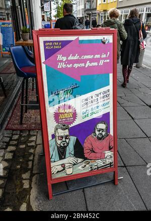 Un panneau devant le bar Lebowski à Reykjavik, en Islande Banque D'Images