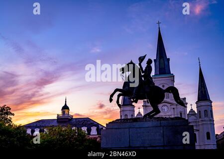 Coucher de soleil Andrew Jackson Statue Square Cathédrale Saint Louis la plus ancienne église Musée d'État de Cabildo États-Unis Nouvelle Oréeans Louisiane Statue érigée en 1856 Banque D'Images