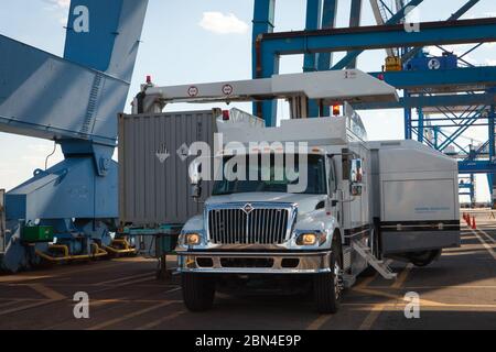 CBP effectue des inspections NII ou non intrusives sur les conteneurs portuaires du port de Philadelphie. Banque D'Images