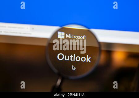 Ostersund, Suède - 12 mai 2020 : site Web Microsoft Outlook. Microsoft Outlook est un gestionnaire d'informations personnelles de Microsoft, Banque D'Images