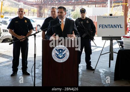 L'agent spécial adjoint chargé des enquêtes de sécurité intérieure, Juan Mariscal, fournit des détails sur la plus grande saisie de fentanyl dans l'histoire du CBP. Les agents des douanes et de la protection des frontières des États-Unis à l'installation commerciale de Nogales ont saisi près de 4.6 millions de dollars en fentanyl et en méthamphétamine, totalisant près de 650 000 livres, le samedi 26 janvier 2019, d'un ressortissant mexicain, lorsqu'il a tenté d'entrer aux États-Unis par le port de Nogales. La saisie de méthamphétamine représente la troisième plus importante dans un port d'Arizona. CBP Banque D'Images