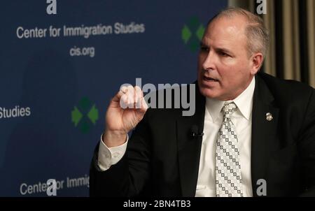 Le 20 décembre 2019, Mark Morgan, commissaire intérimaire des douanes et de la protection des frontières des États-Unis, a participé à une discussion animée au National Press Club à Washington, D.C. sur des questions liées à la sécurité frontalière et à la politique d'immigration des États-Unis. Banque D'Images