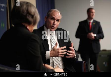 Le 20 décembre 2019, Mark Morgan, commissaire intérimaire du CBP, discute de questions de sécurité frontalière et d'immigration avec Jessica Vaughn du Center for Immigration Studies du National Press Club de Washington Banque D'Images