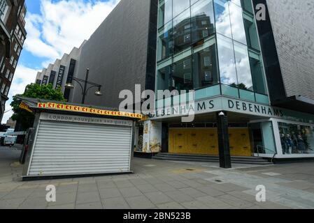 Londres, Royaume-Uni. 12 mai 2020. L'ancien navire amiral de Debenhams (actuellement sous administration) sur Oxford Street pendant le confinement en cours de pandémie du coronavirus. Les détaillants, qui sont actuellement confrontés à des problèmes financiers, devront mettre en œuvre des politiques de distanciation sociale lorsque le gouvernement britannique assouplit les restrictions de verrouillage et autorise l'ouverture des magasins. Credit: Stephen Chung / Alay Live News Banque D'Images