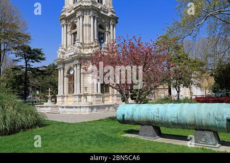 Tour de l'horloge, Palais Dolmabahce, Istanbul, Turquie, Europe Banque D'Images