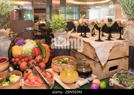 Restauration buffet Restauration dîner concept de partage de repas, buffet brunch de Pâques dans un hôtel ou un événement Banque D'Images