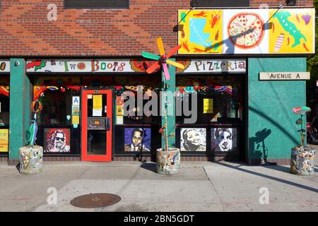 Two Boots, 42 Avenue A, New York, New York, New York photo d'une pizzeria dans le quartier East Village de Manhattan. Banque D'Images