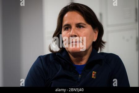 Conchita Martinez s'entretient avec les médias pendant l'heure d'accès à tous lors du tournoi de tennis WTA Premier de nature Valley International 2019 Banque D'Images