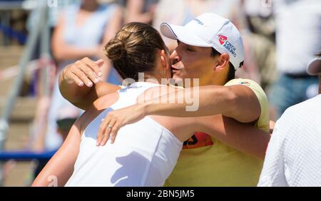 Karolina Pliskova de la République tchèque fête avec son équipe après avoir remporté la finale du tournoi de tennis de nature Valley International WTA Premier 2019 Banque D'Images