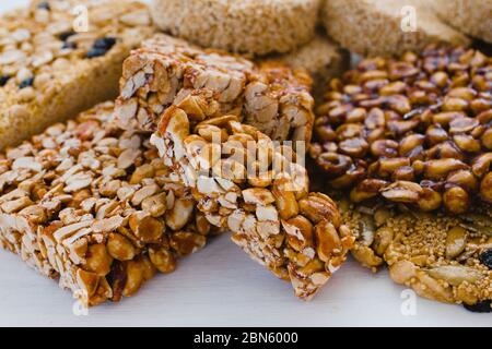 Palanqueta de bonbons mexicains traditionnels avec des arachides croquantes et des graines d'amarante Banque D'Images
