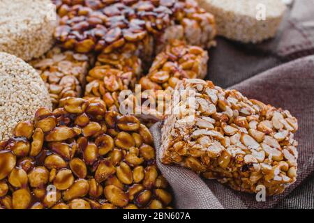 Palanqueta de bonbons mexicains traditionnels avec des arachides croquantes Banque D'Images