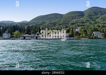 4, août 2019: Gardone Riviera (Brescia), Italie - ancien casino de Gardone Riviera, vu du lac de Garde Banque D'Images