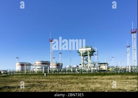 Installations de centrales pétrolières, complexe de raffinerie de pétrole, LUKOIL, compagnie pétrolière, région de Kaliningrad, Russie, 15 mars 2020 Banque D'Images