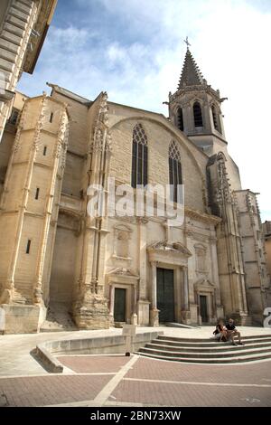 L'ancienne Cathédrale St-Siffrein sur la place Charles de Gaulle à Carpentras Vaucluse Banque D'Images