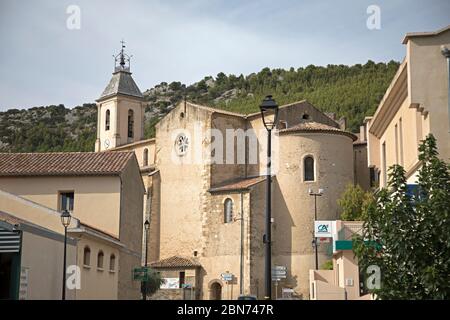 Centre de Beaumes-de-Venise avec son église paroissiale du XVIe siècle. Vaucluse, Provence Banque D'Images