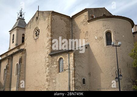 Église paroissiale du XVIe siècle dans le centre de Beaumes-de-Venise. Vaucluse, Provence Banque D'Images