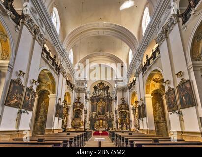 Intérieur de l'église de l'Assomption, XVIIIe siècle, style baroque, à Hradec Kralove, Bohême, République tchèque, Europe centrale Banque D'Images