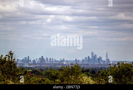 Vue de Londres depuis Epsom, Surrey, après l'annonce de plans pour sortir le pays de son isolement. Banque D'Images