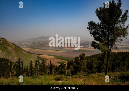 Le mont Gilboa point d'observation avec une vue sur la vallée de Jezreel Banque D'Images