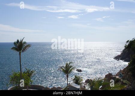 Rochers en mer à Acapulco, Mexique Banque D'Images