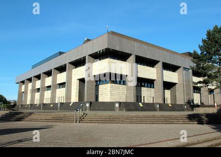 Le palais du shérif de Glasgow et le palais de justice de la paix, se trouvent sur les rives de la rivière Clyde et est le centre des procès criminels et de la justice dans la ville. Mai 2020. ALAN WYLIE/ALAY© Banque D'Images