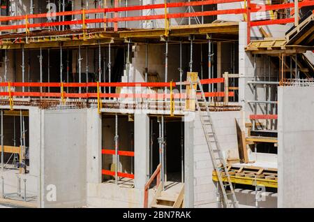 Essen, région de la Ruhr, Rhénanie-du-Nord-Westphalie, Allemagne - Nouveau site de construction de maisons multifamiliales, quartier résidentiel de Ruebogen avec un total de 10 mult Banque D'Images