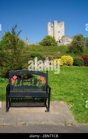 Royaume-Uni, Yorkshire du Sud, Château de Conisbrough depuis Coronation Park Banque D'Images