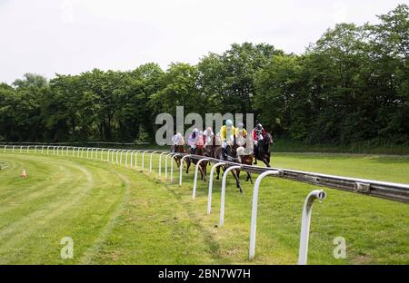 Feature, foule, champ d'action, course 3ème prix de Saarn, course de catégorie D, journée de course à l'hippodrome Raffelberg, le 9 mai 2020 à Muelheim an der Ruhr / Allemagne. Â | utilisation dans le monde entier Banque D'Images