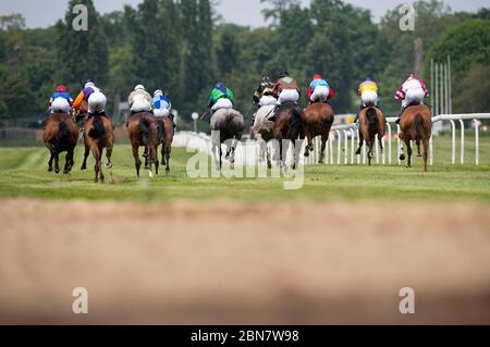 Dispositif, foule, champ en action, photographié de l'arrière, maison, course de chevaux, journée de course à l'hippodrome de Raffelberg, le 9 mai 2020 à Muelheim an der Ruhr / Allemagne. Â | utilisation dans le monde entier Banque D'Images