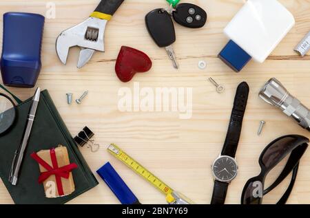 Composition de la fête des pères sur le bureau en bois autour. Banque D'Images