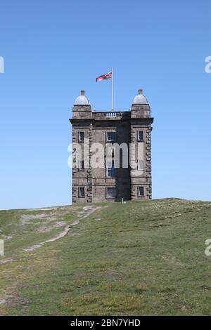 Cage de parc de Lyme avec l'Union Jack drapeau Bleu ciel paysage Banque D'Images