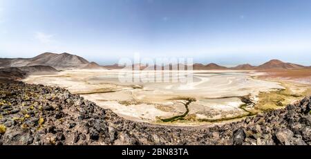 Panorama sur les salines de Salar vers Caichinque Banque D'Images