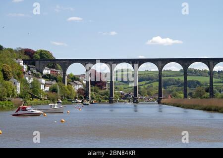 Le viaduc ferroviaire à Calstock dans la vallée de Tamar Cornwall Banque D'Images