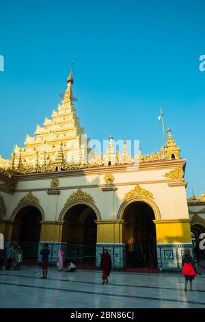 Temple de Bouddha de Mahamuni à Mandalay, Myanmar, Asie Banque D'Images