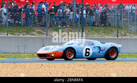 Le Mans / France - juin 15-16 2019 : 24 heures du Mans, sur la piste de course 24 heures du Mans avec Ford GT 40 et Jacky Ickx en voiture avant le début Banque D'Images