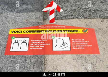 Lausanne, Suisse. 13 mai 2020. Une nouvelle affiche qui a été publiée par l'Office fédéral de la santé publique pour expliquer comment se protéger dans les transports publics liés au déconditionnement à la gare de Lausanne (photo par Eric Dubost/Pacific Press) crédit: Pacific Press Agency/Alay Live News Banque D'Images