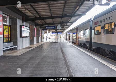 Lausanne, Suisse. 13 mai 2020. Tournage à l'intérieur (une plate-forme) de la station de Lausanne au début du déconditionnement lié à la pandémie du coronavirus (photo par Eric Dubost/Pacific Press) crédit: Pacific Press Agency/Alay Live News Banque D'Images