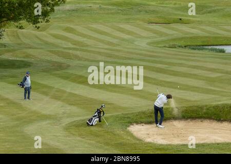 East Hertfordshire, Royaume-Uni. 13 mai 2020 en photo : les golfeurs retournent sur le terrain de Hanbury Manor à Hertfordshire, alors que le gouvernement britannique lève les règles en Angleterre. Crédit : Rich Dyson/Alay Live News Banque D'Images