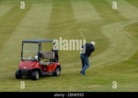 East Hertfordshire, Royaume-Uni. 13 mai 2020 en photo : les golfeurs retournent sur le terrain de Hanbury Manor à Hertfordshire, alors que le gouvernement britannique lève les règles en Angleterre. Crédit : Rich Dyson/Alay Live News Banque D'Images