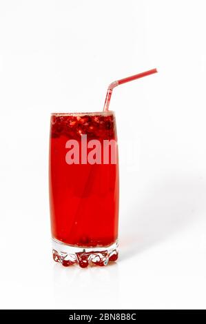 cocktail rouge sans alcool avec baies de grenade Banque D'Images